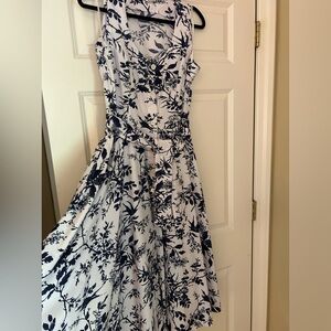 J Peterman full skirt ladies dress.  Blue and white button down with tie belt.